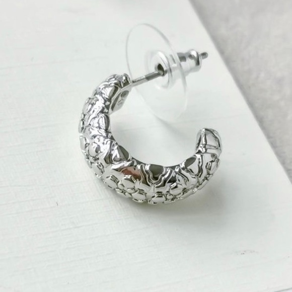 NEW KENDRA SCOTT HARPER SILVER HUGGIE EARRINGS - Picture 3 of 5